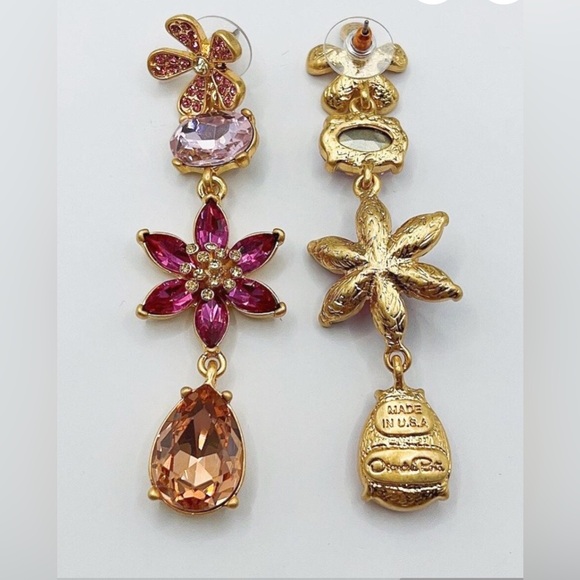 Oscar de la Renta
Crystal Flower Earrings - Picture 2 of 6
